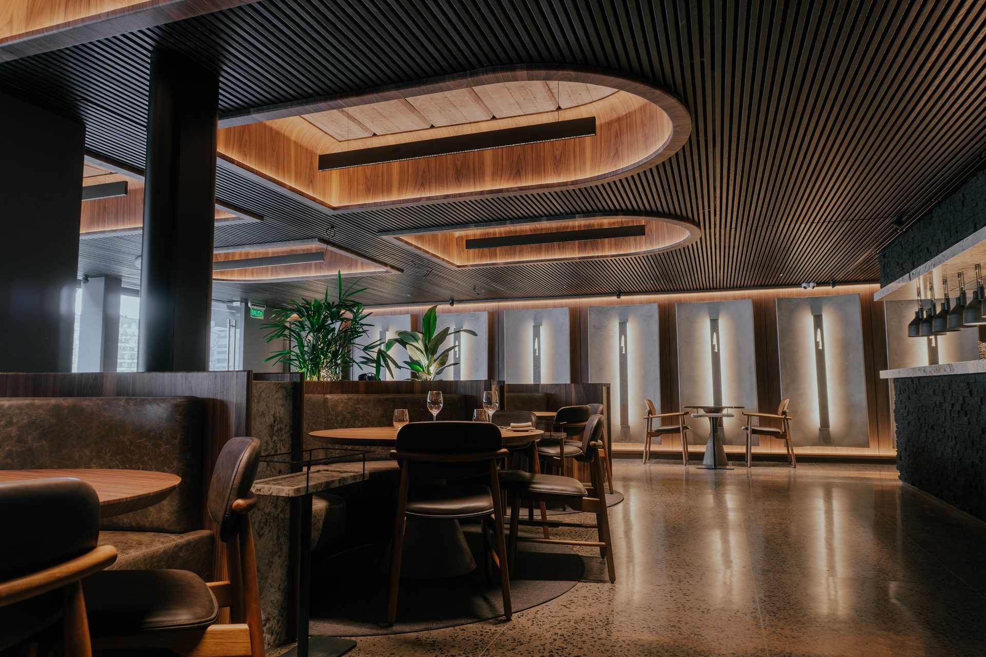 Salón con vegetación